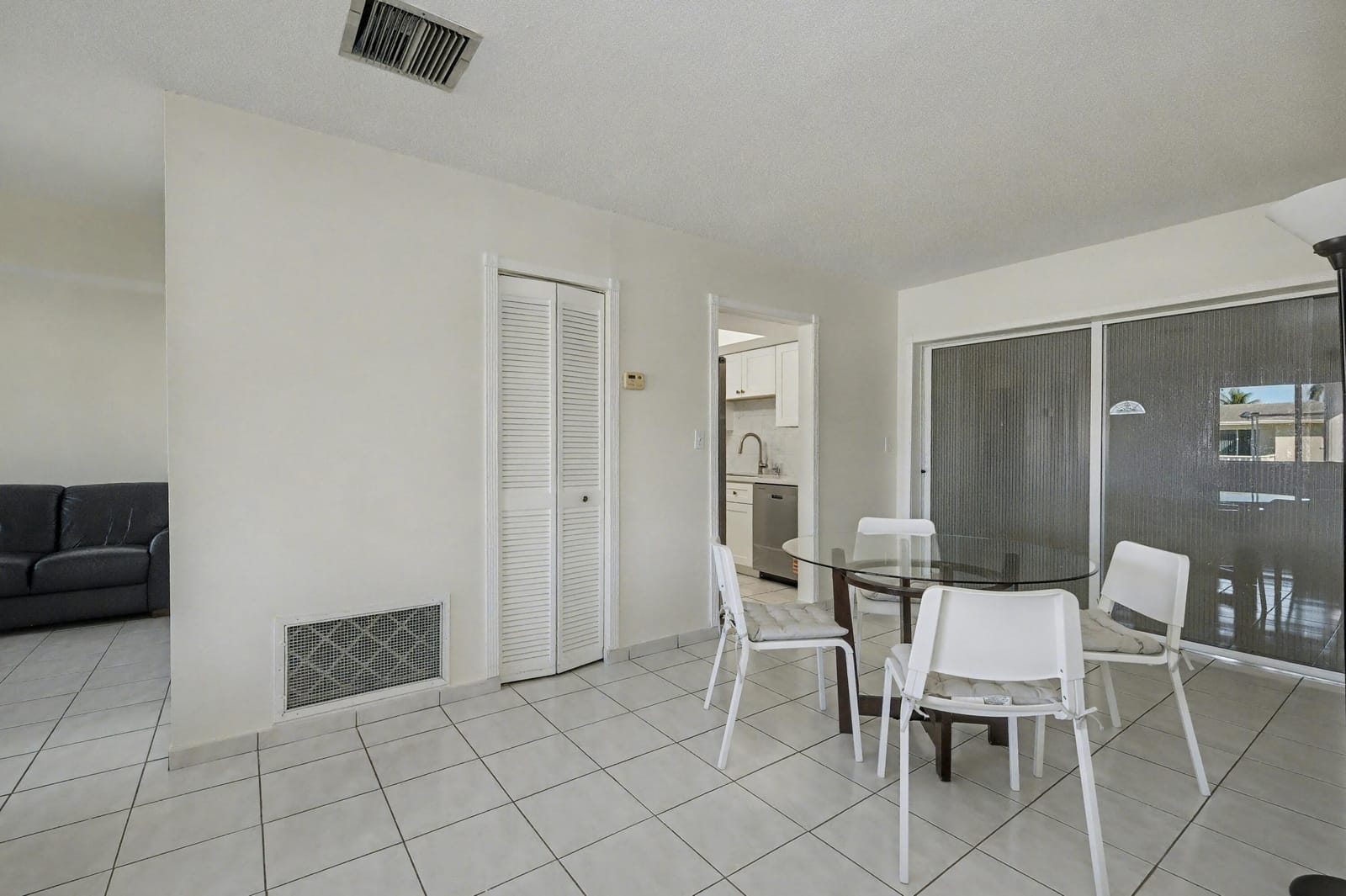 5612 NW 49th Avenue — photo 9