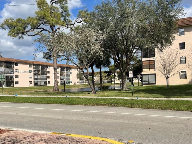 4940 E Sabal Palm Boulevard 302, Tamarac, FL 33319