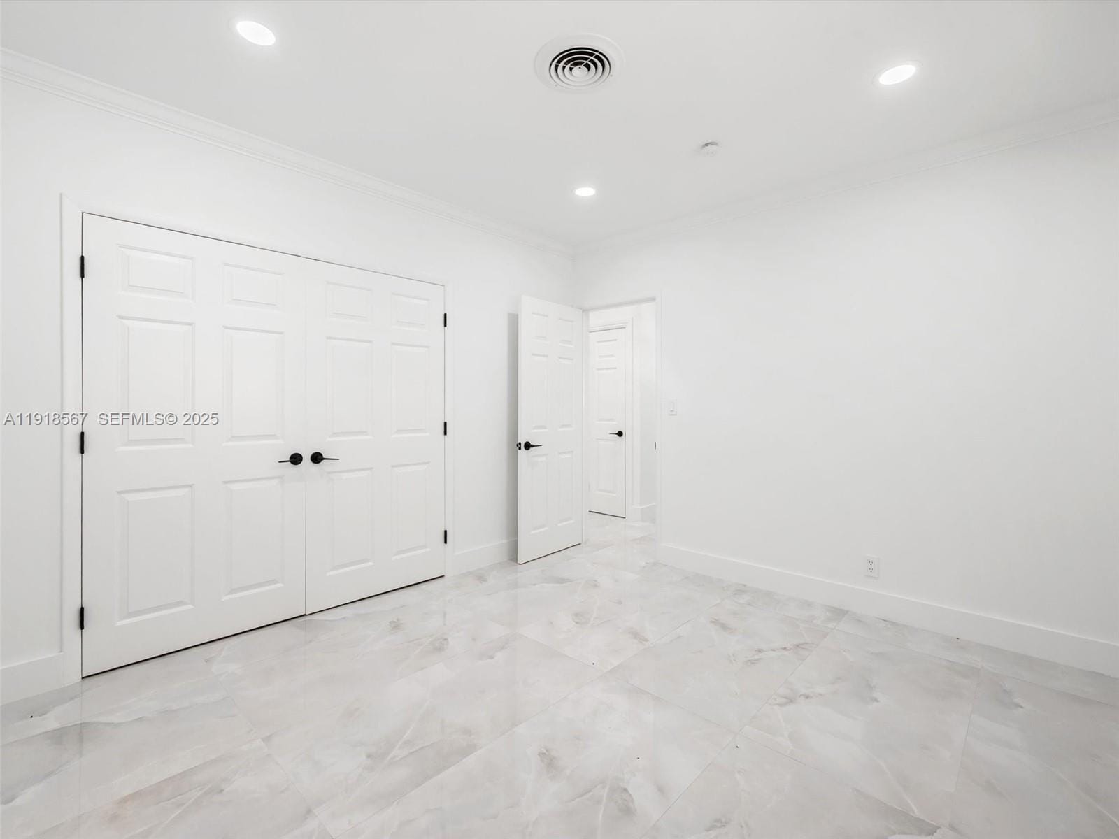 2764 NE 35th Street — photo 11