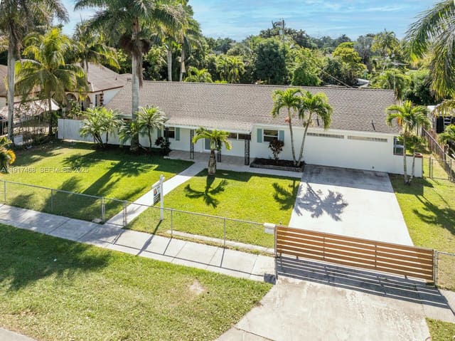 524 NW 14th Street, sold in Ponce De Leon, Homestead, FL