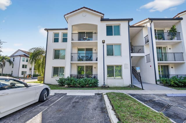 1017 Villa Circle, Boynton Beach, FL 33435