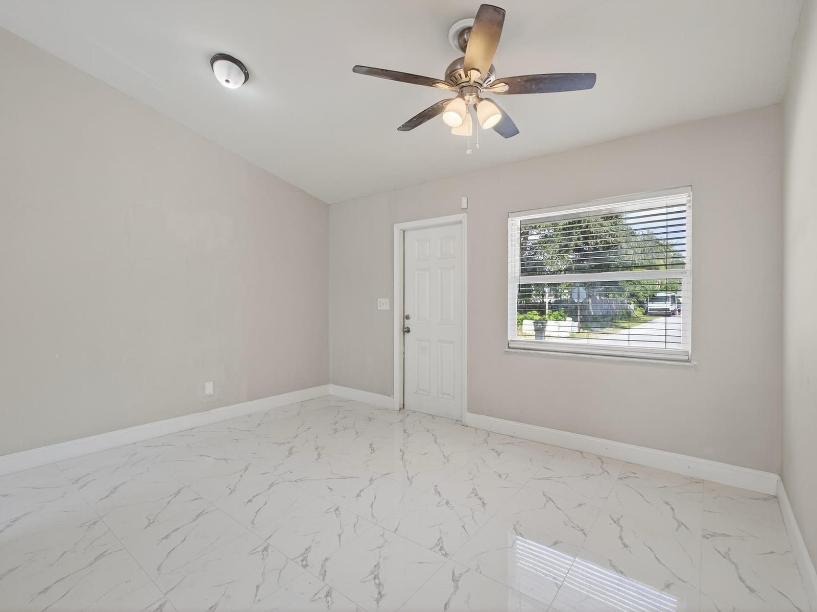 4368 Sussex Avenue — photo 4