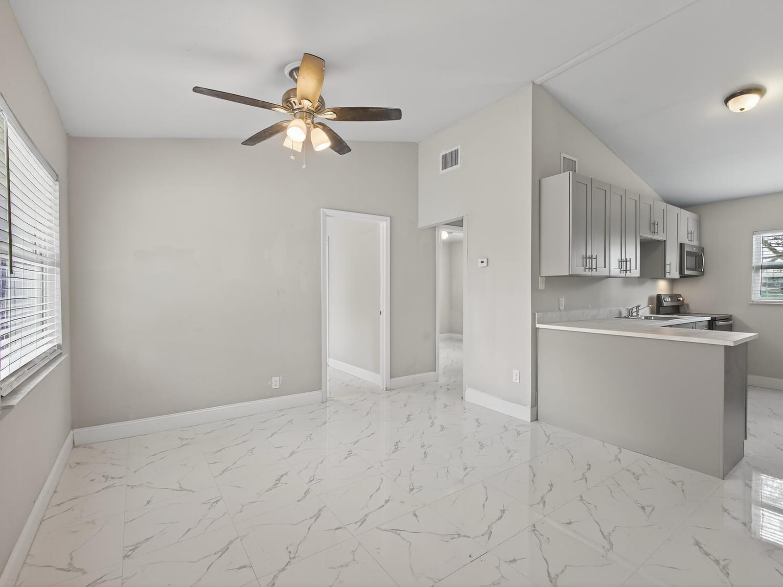 4368 Sussex Avenue — photo 6