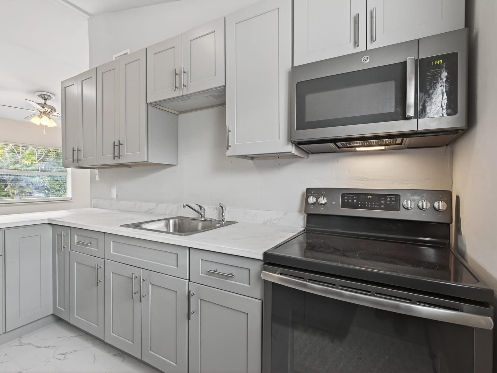 4368 Sussex Avenue — photo 9