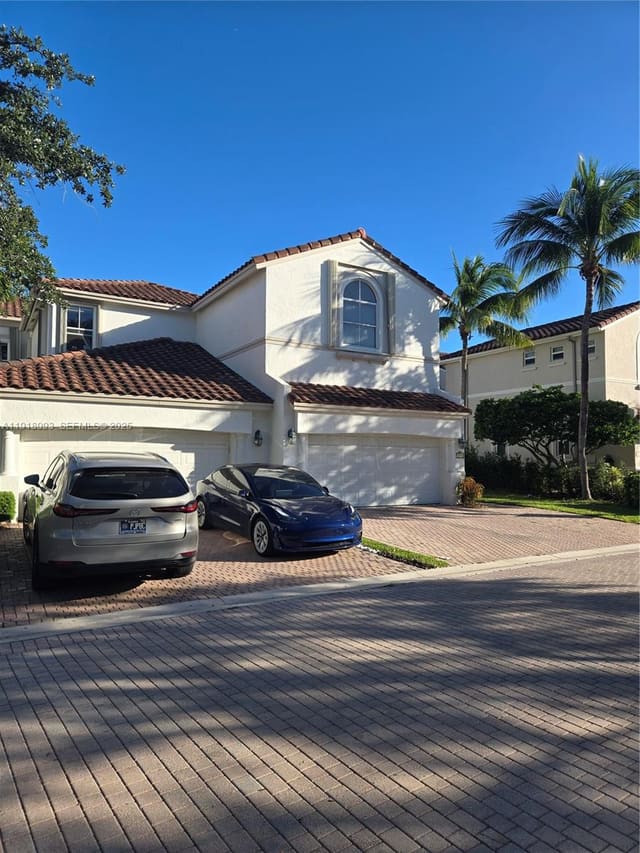 933 N Harbor N View, Hollywood, FL 33019