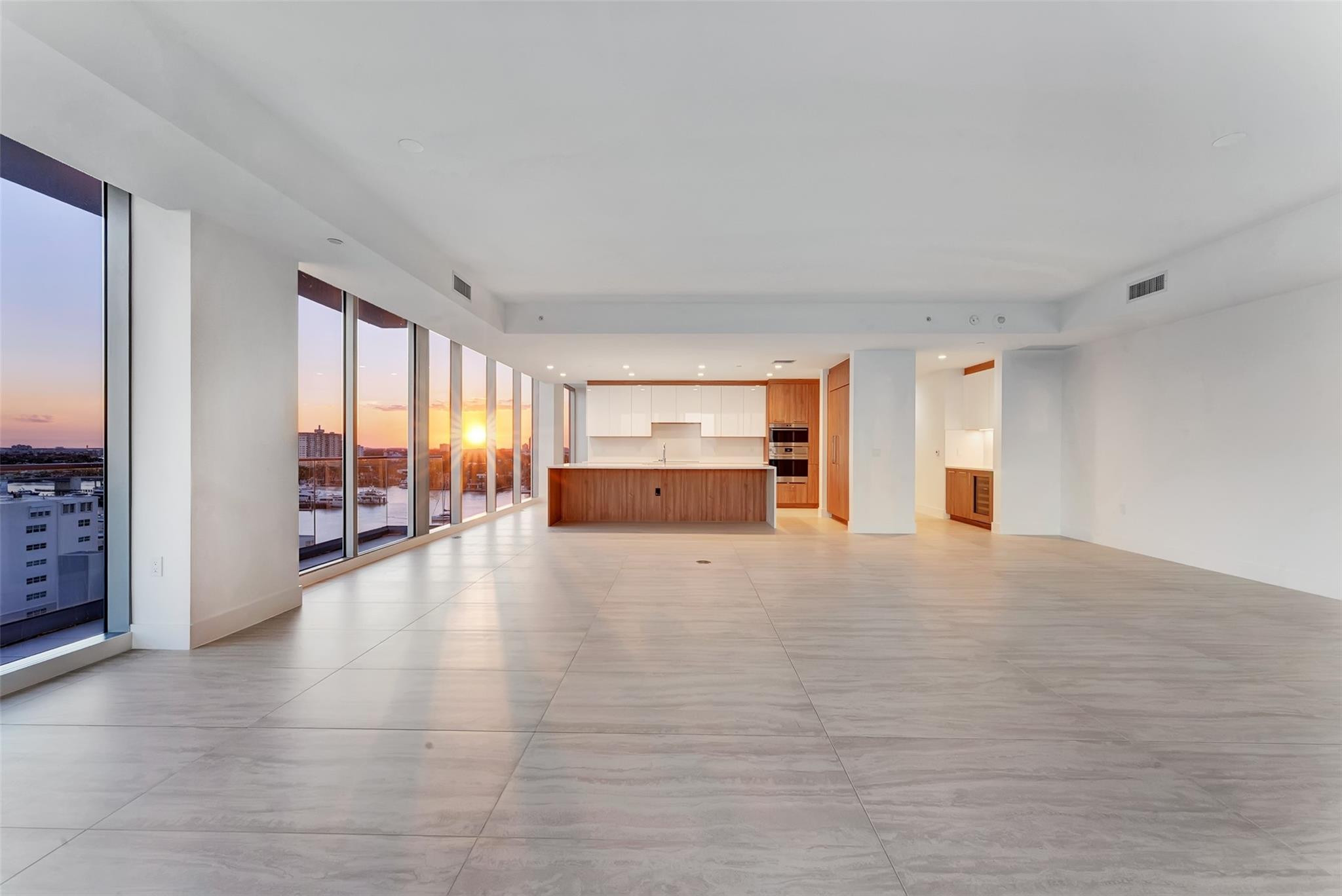 153 N Seabreeze Boulevard 902 — photo 12