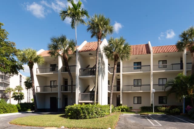 2550 Presidential Way 302, West Palm Beach, FL 33401