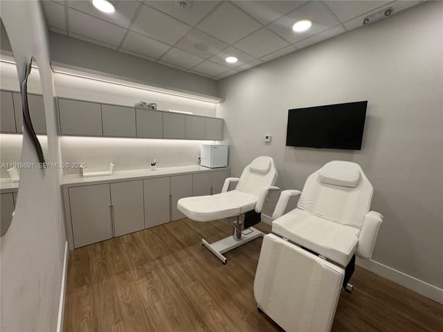2820 NE 214th Street 1004, Aventura, FL 33180