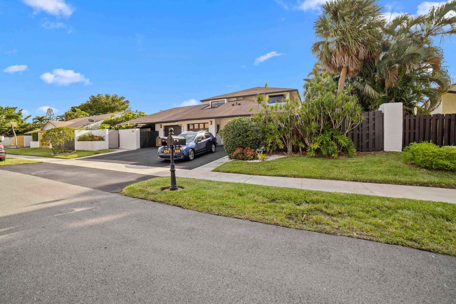 232 SW 28th Avenue, Delray Beach, FL 33445 photo 2