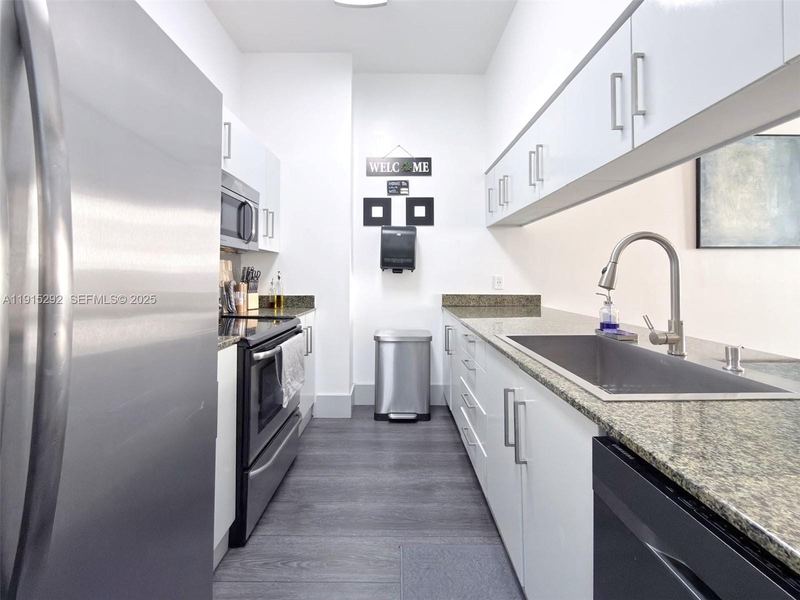 1200 Brickell Bay Drive 1406 — photo 3