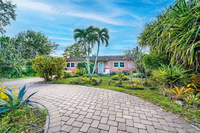 3230 N 72nd Terrace, Hollywood, FL 33024