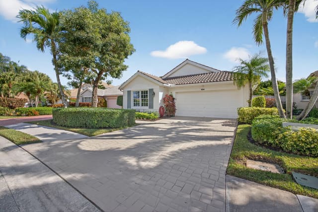 934 Augusta Pointe Drive, sold in Pga Resort Community Of Augusta At Eagleton, Palm Beach Gardens, FL