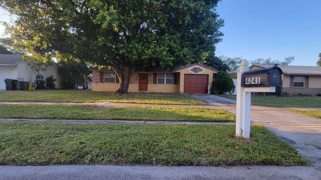 4241 Centurian Circle, sold in Palm Beach Villas Ii, Greenacres, FL