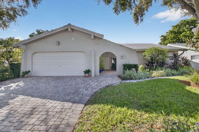 5656 Pinecrest Circle, sold in Cameo Woods Condo, Boca Raton, FL