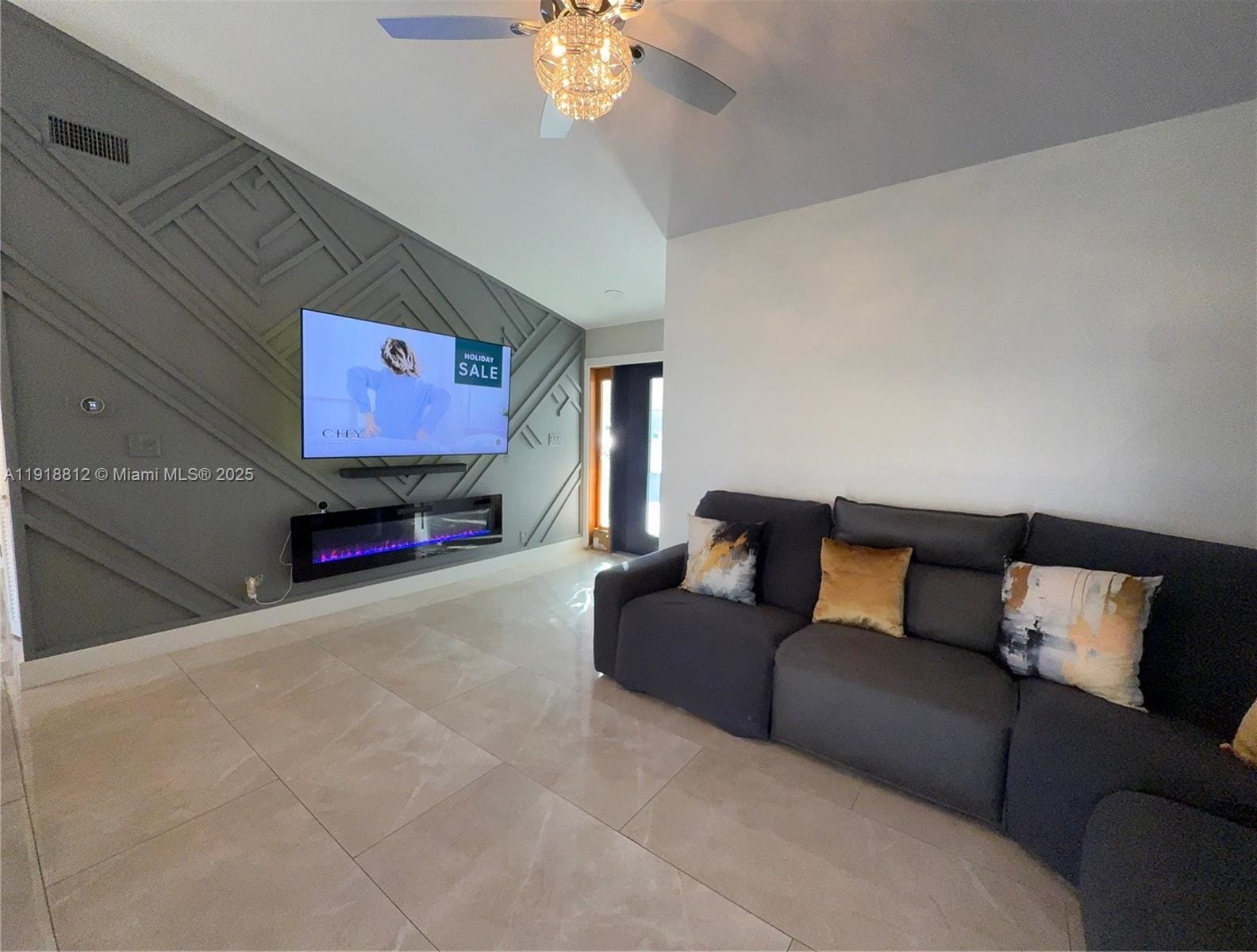 7523 SW 7th Place — photo 3