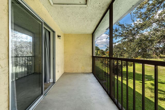 1529 Meadows Circle W, sold in Meadows On The Green Condo, Boynton Beach, FL
