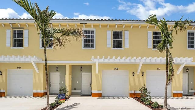 1027 NW 40th Terrace, sold in Cricket Club, Lauderhill, FL
