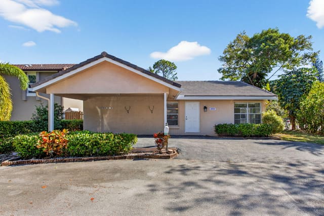 8938 Shadow Wood Boulevard, Coral Springs, FL 33071