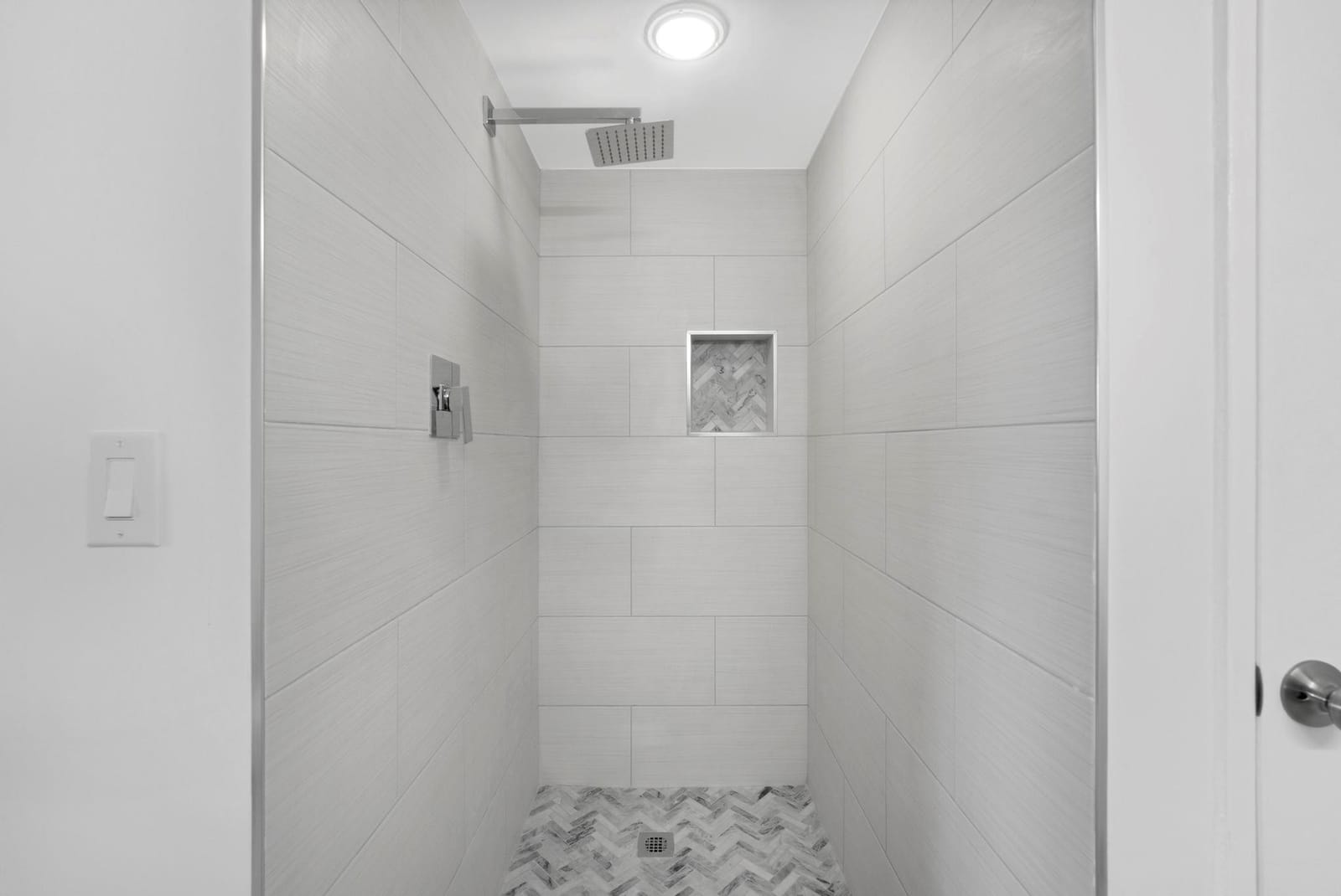 2200 S Cypress Bend Drive 402 — photo 11