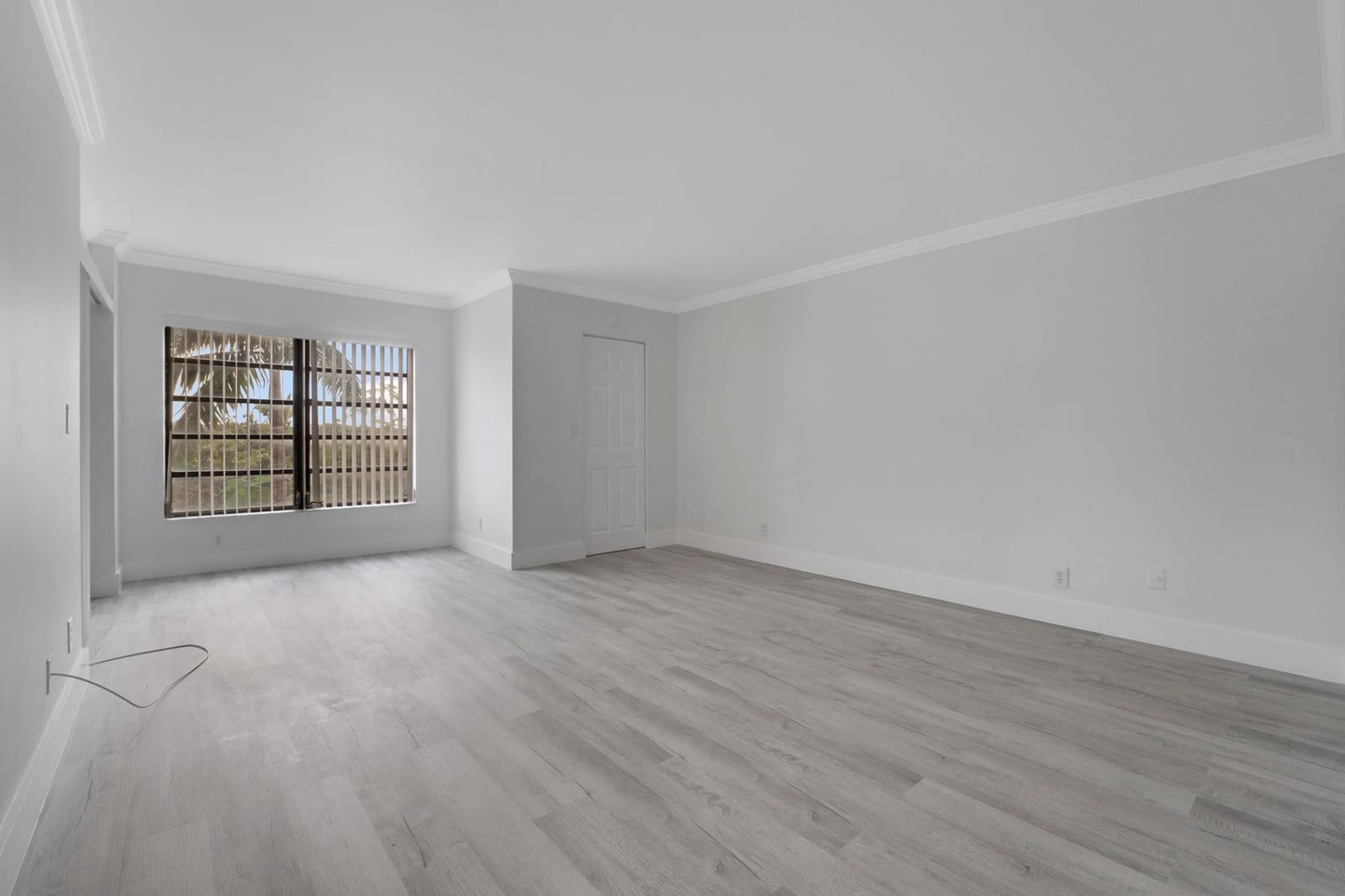 2200 S Cypress Bend Drive 402 — photo 12