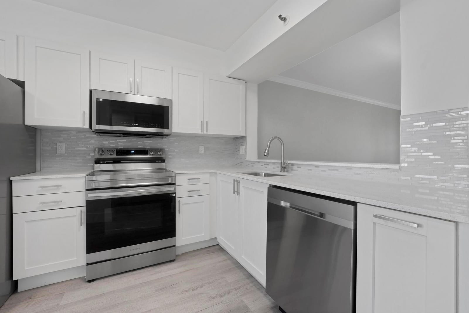 2200 S Cypress Bend Drive 402 — photo 4