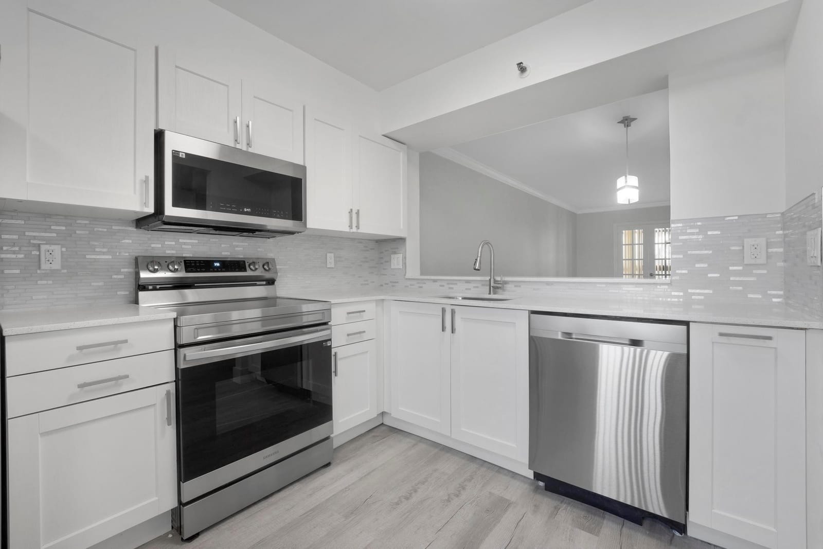 2200 S Cypress Bend Drive 402 — photo 5
