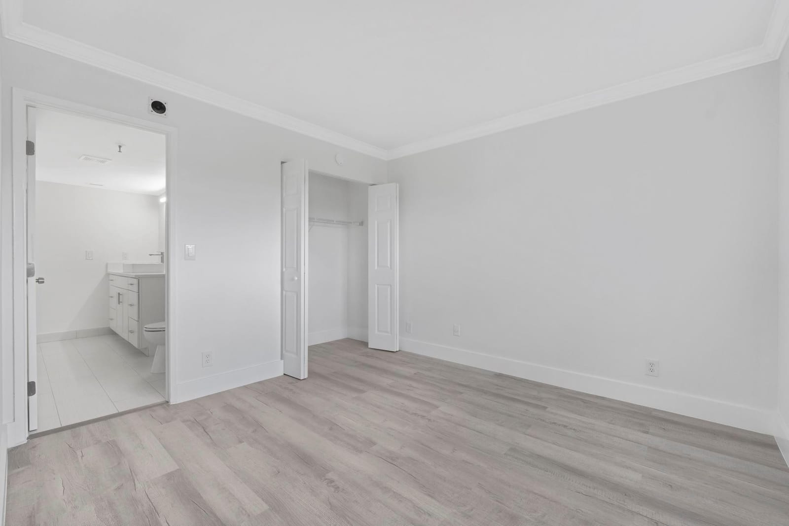 2200 S Cypress Bend Drive 402 — photo 7