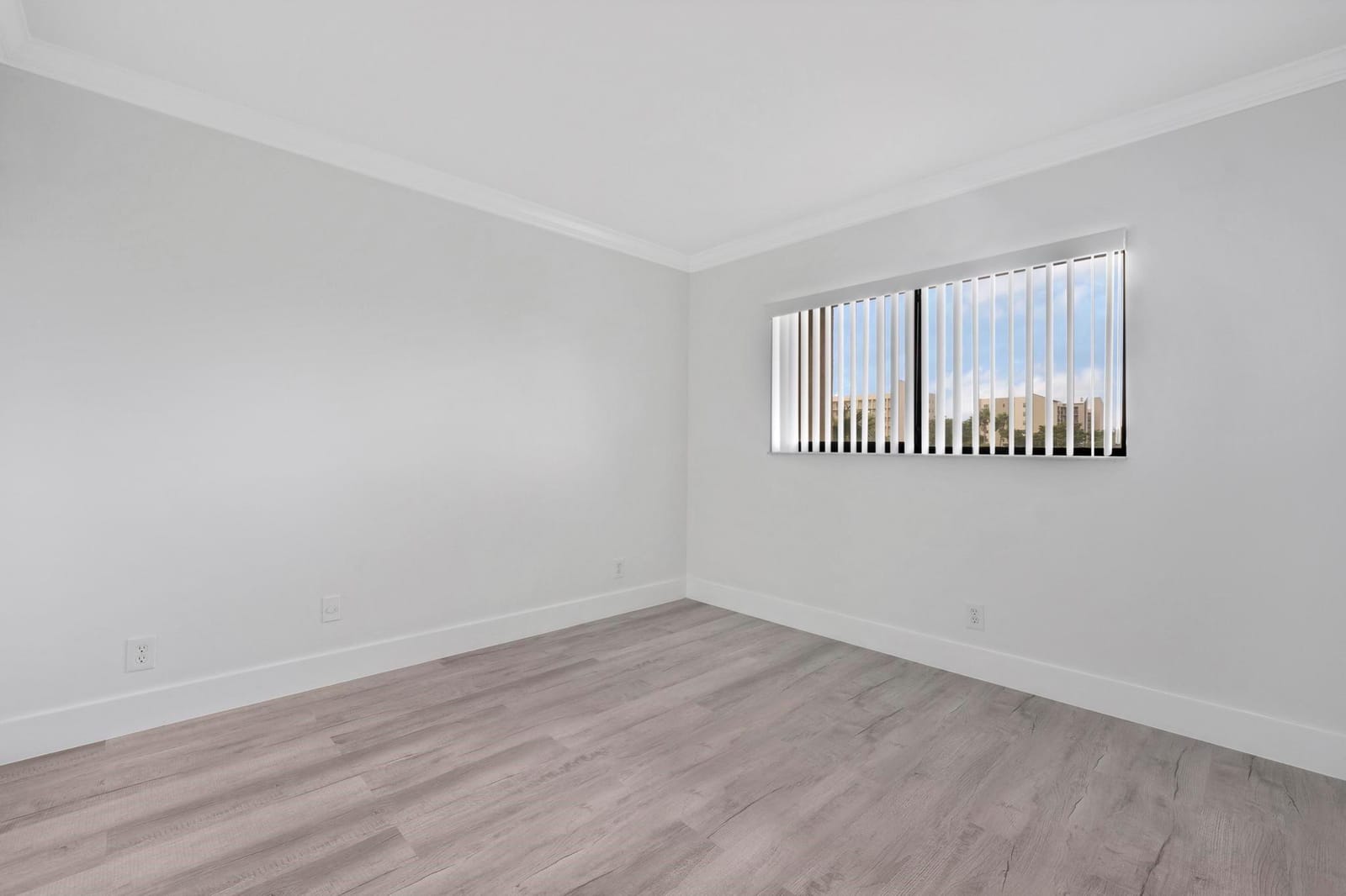 2200 S Cypress Bend Drive 402 — photo 9