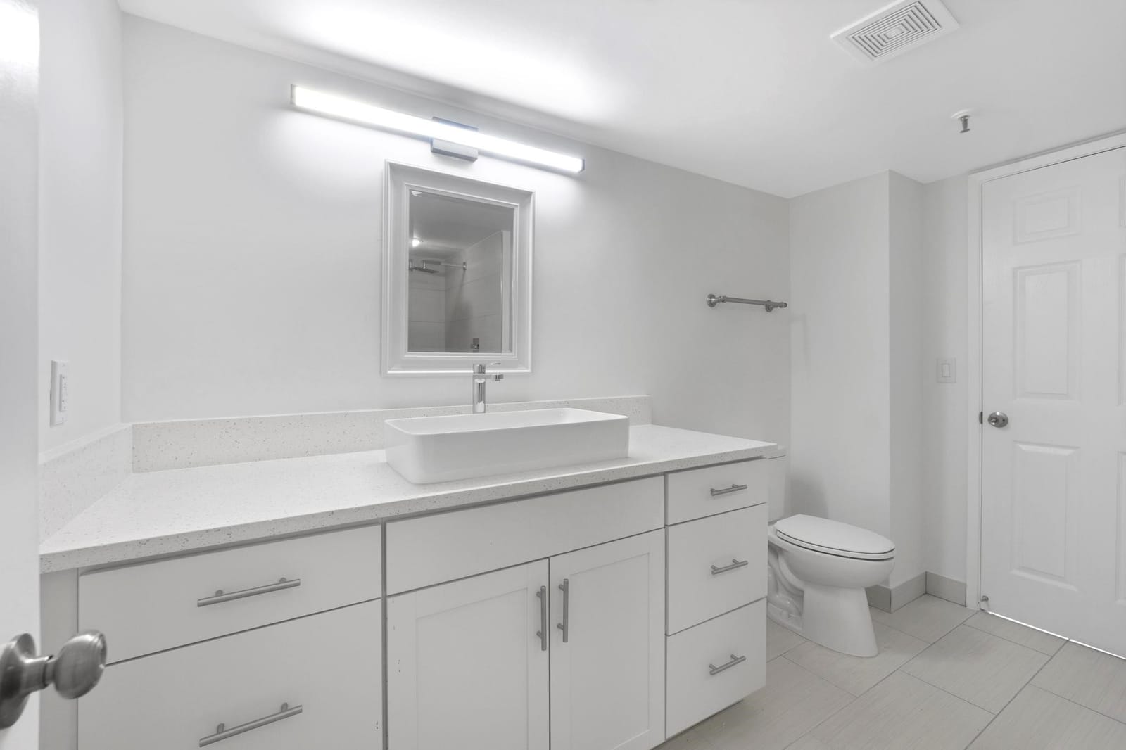 2200 S Cypress Bend Drive 402 — photo 10