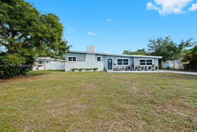 281 Iroquois Street, sold in Golf Course Addn Hia, Miami Springs, FL