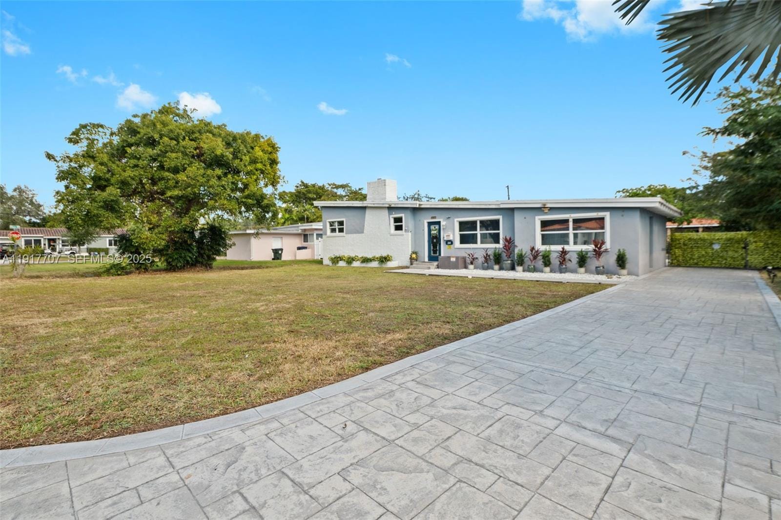 281 Iroquois Street, Miami Springs, FL 33166 photo 2