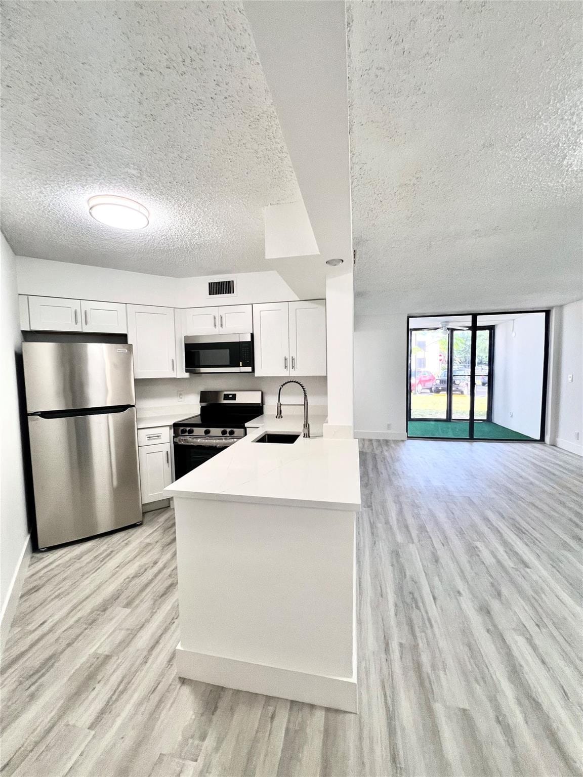 214 Lake Pointe Drive 103, Oakland Park, FL 33309