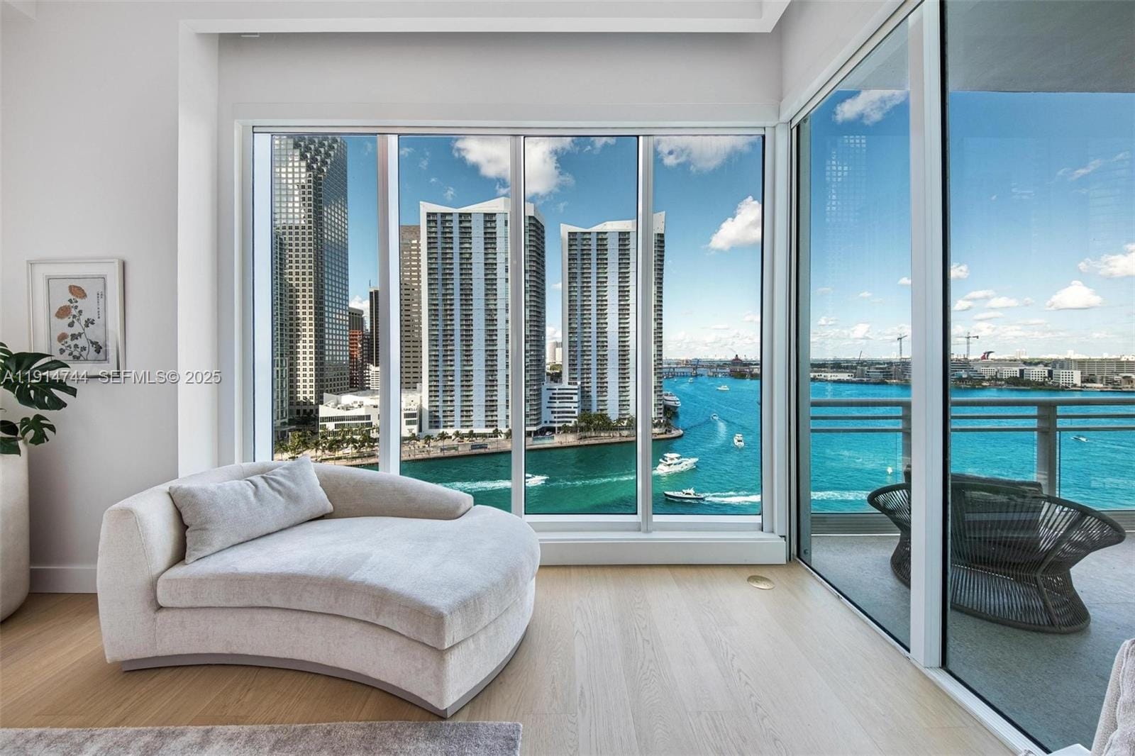 900 Brickell Key Boulevard 1403, Miami, FL 33131 photo 15