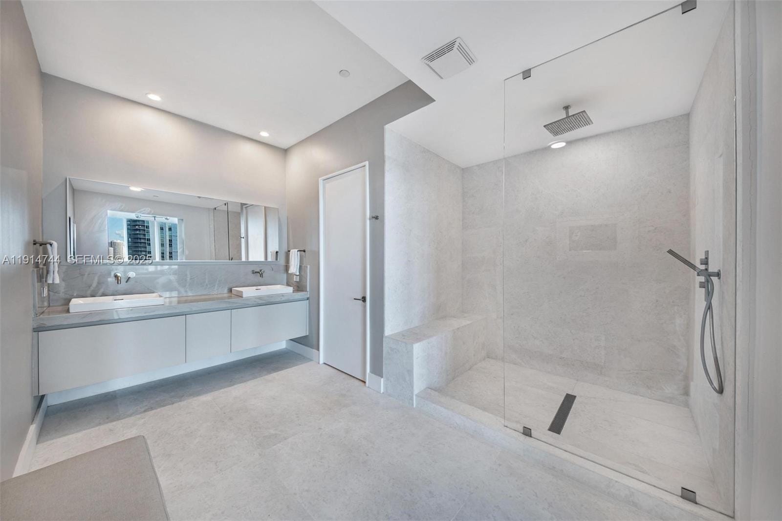 900 Brickell Key Boulevard 1403, Miami, FL 33131 photo 17