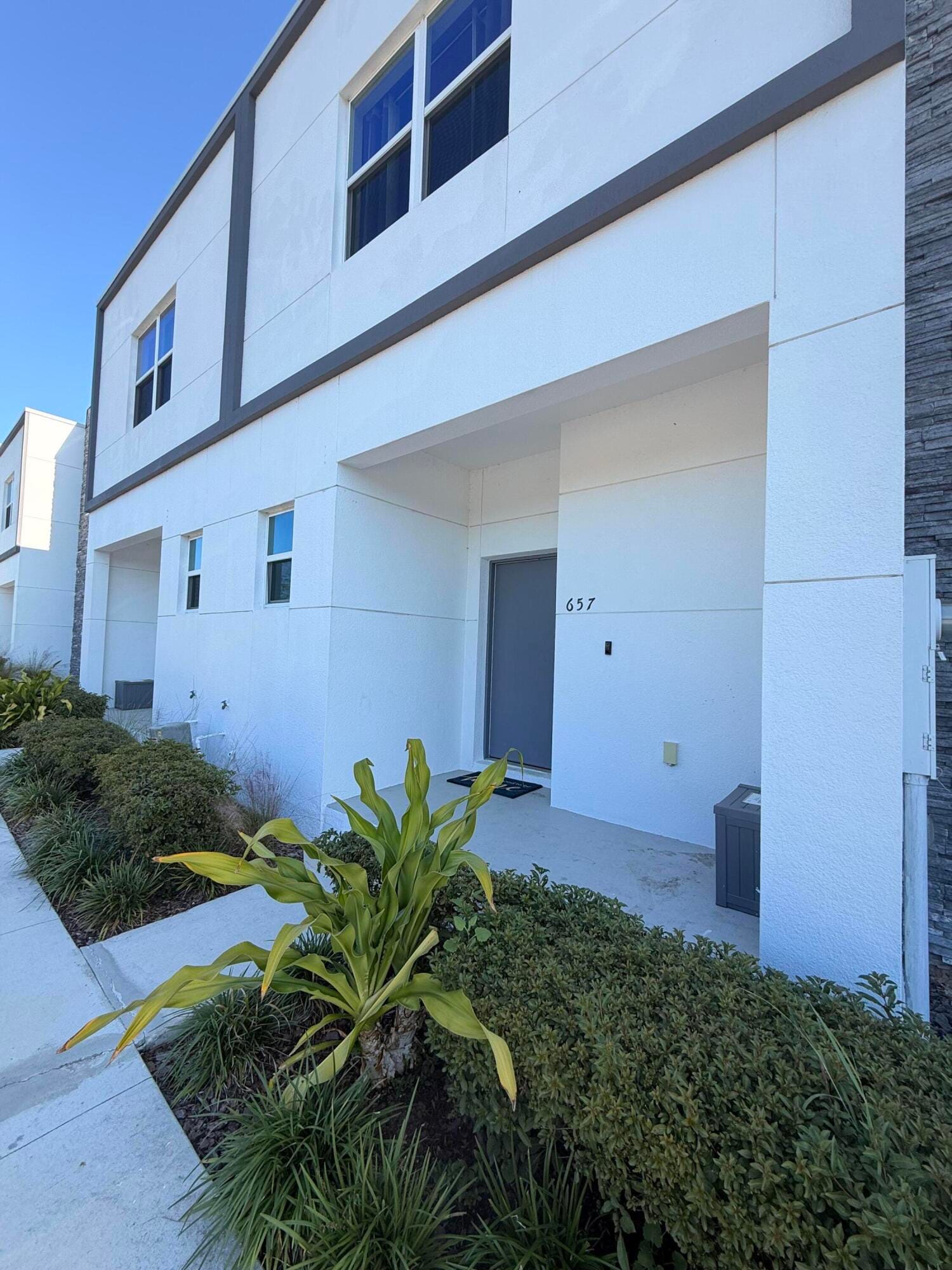 653 Trikomo Drive — photo 3