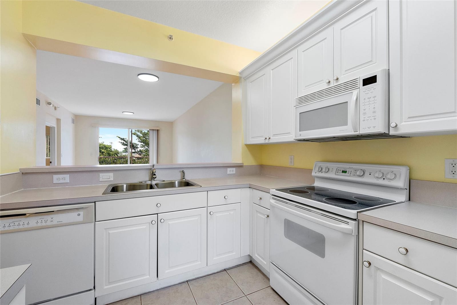 7765 Yardley Drive 403 — photo 4