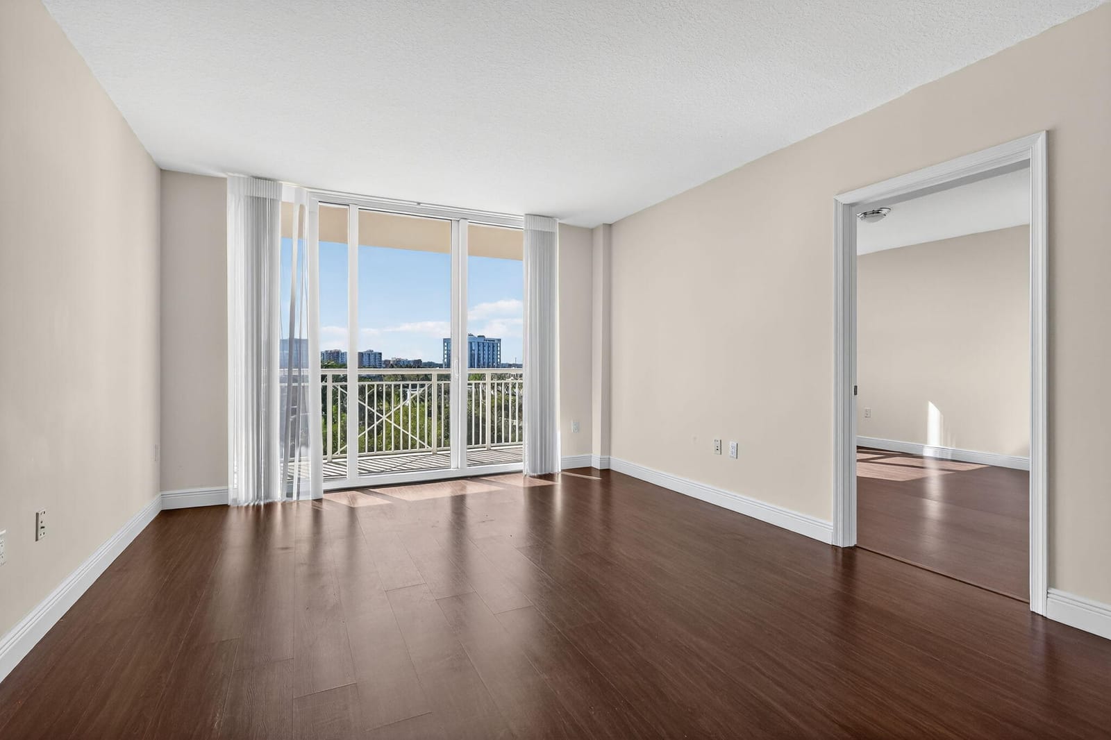 19501 W Country Club Drive 605 — photo 2