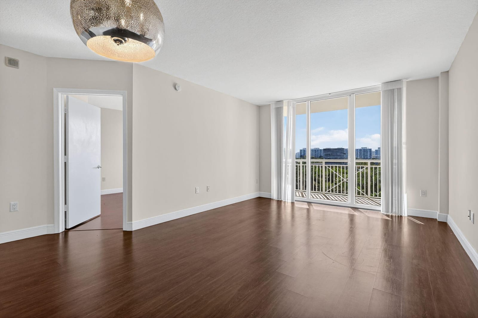19501 W Country Club Drive 605 — photo 3