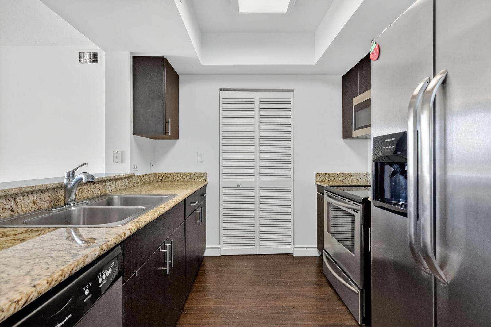 19501 W Country Club Drive 605 — photo 4