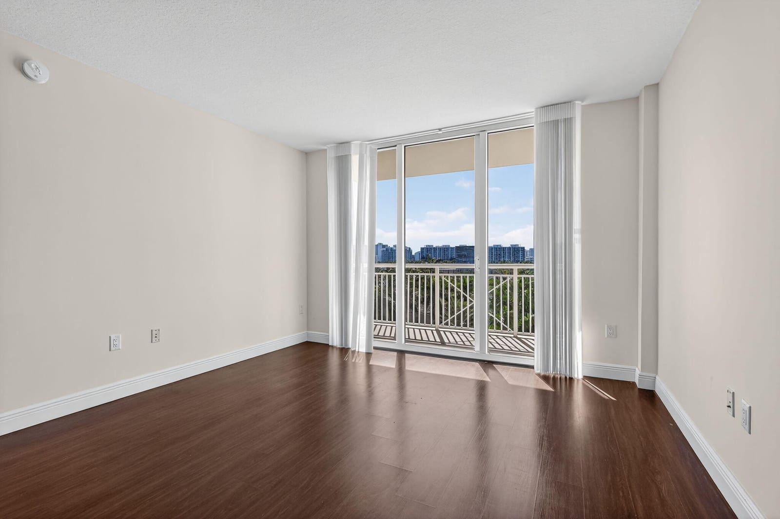 19501 W Country Club Drive 605 — photo 7