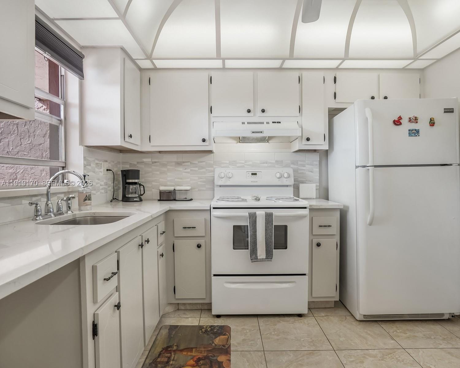 9401 Sunrise Lakes Boulevard 302, Sunrise, FL 33322 photo 16
