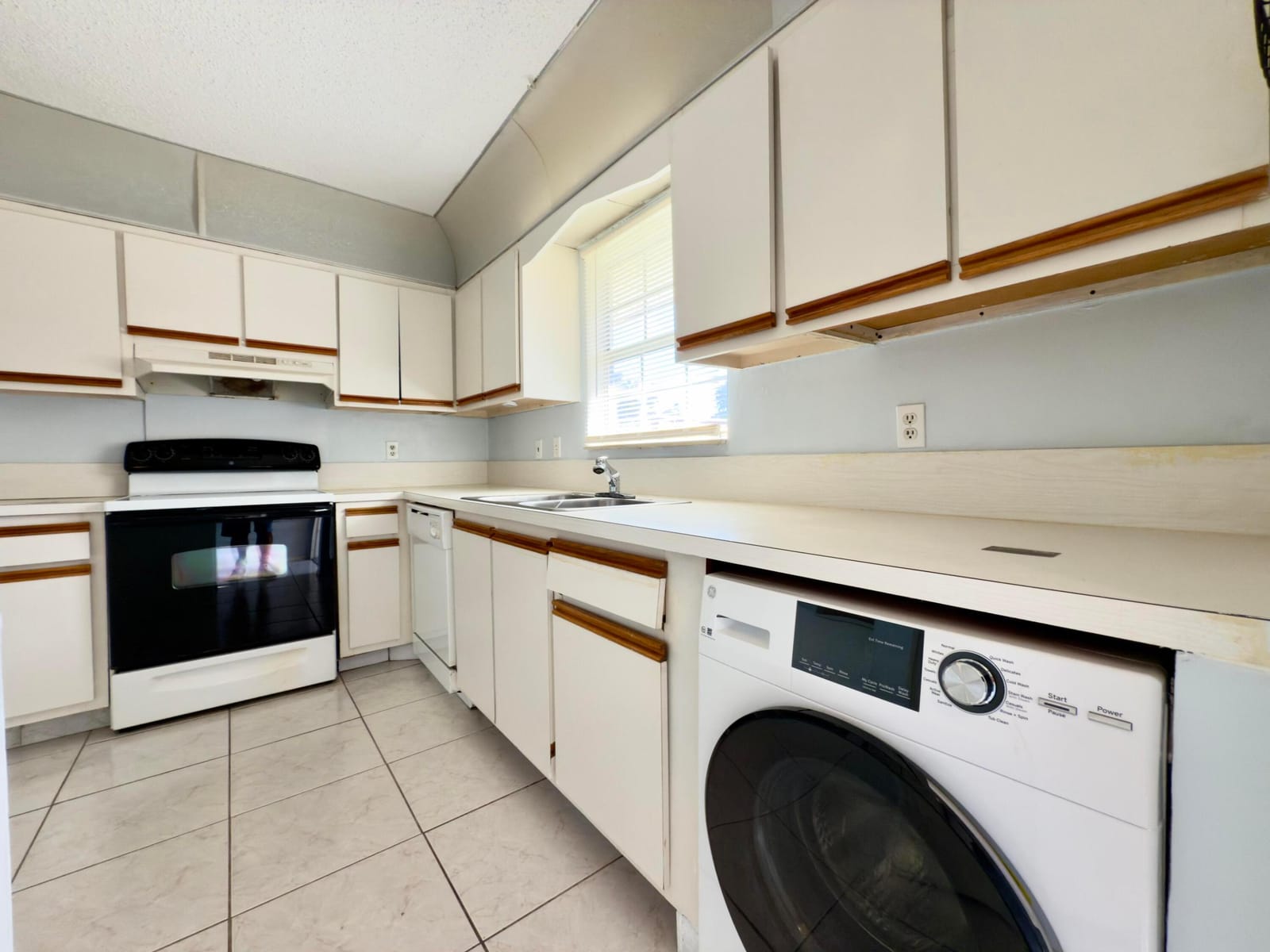 170 Amherst Lane — photo 4
