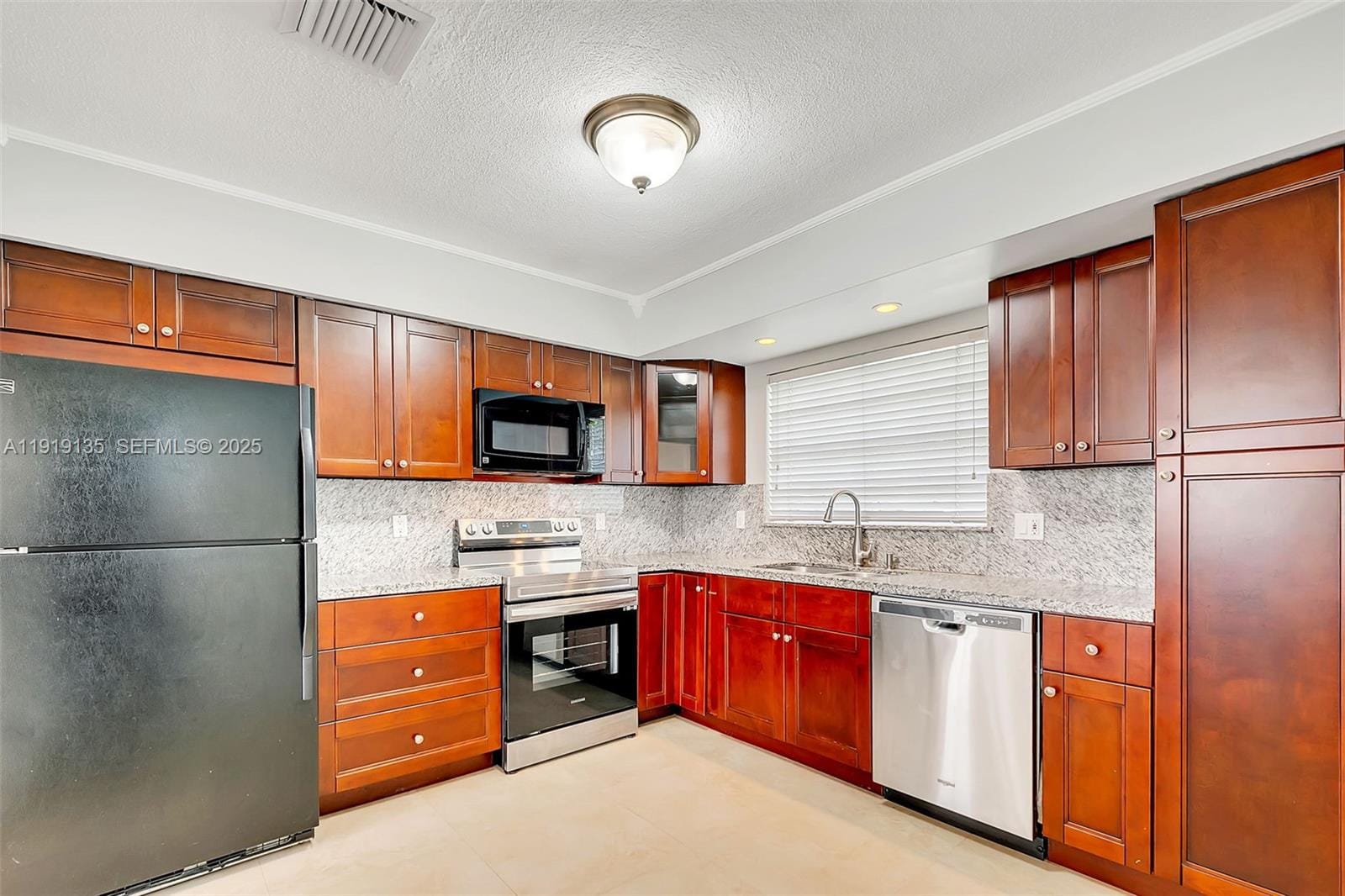 516 Gerona Avenue, Coral Gables, FL 33146 photo 8