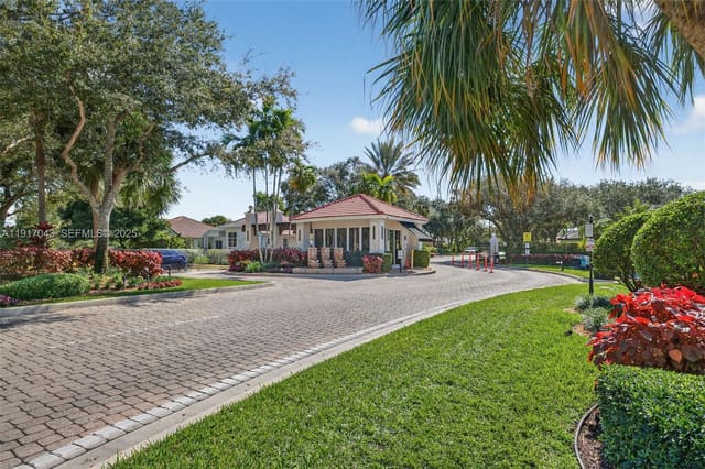 4123 W Lake Estates Drive, sold in Rolling Hills Golf & Tenn, Davie, FL