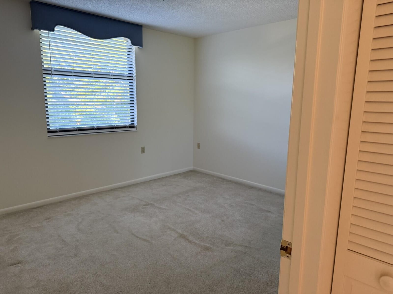 3710 Whitehall Drive 401, West Palm Beach, FL 33401 photo 15