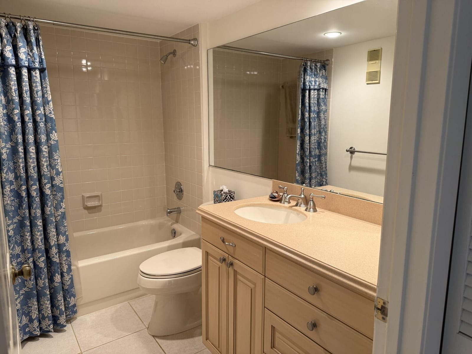3710 Whitehall Drive 401, West Palm Beach, FL 33401 photo 16