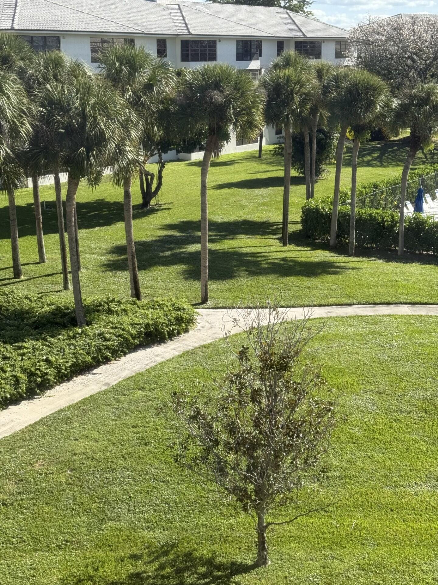 3710 Whitehall Drive 401, West Palm Beach, FL 33401 photo 3