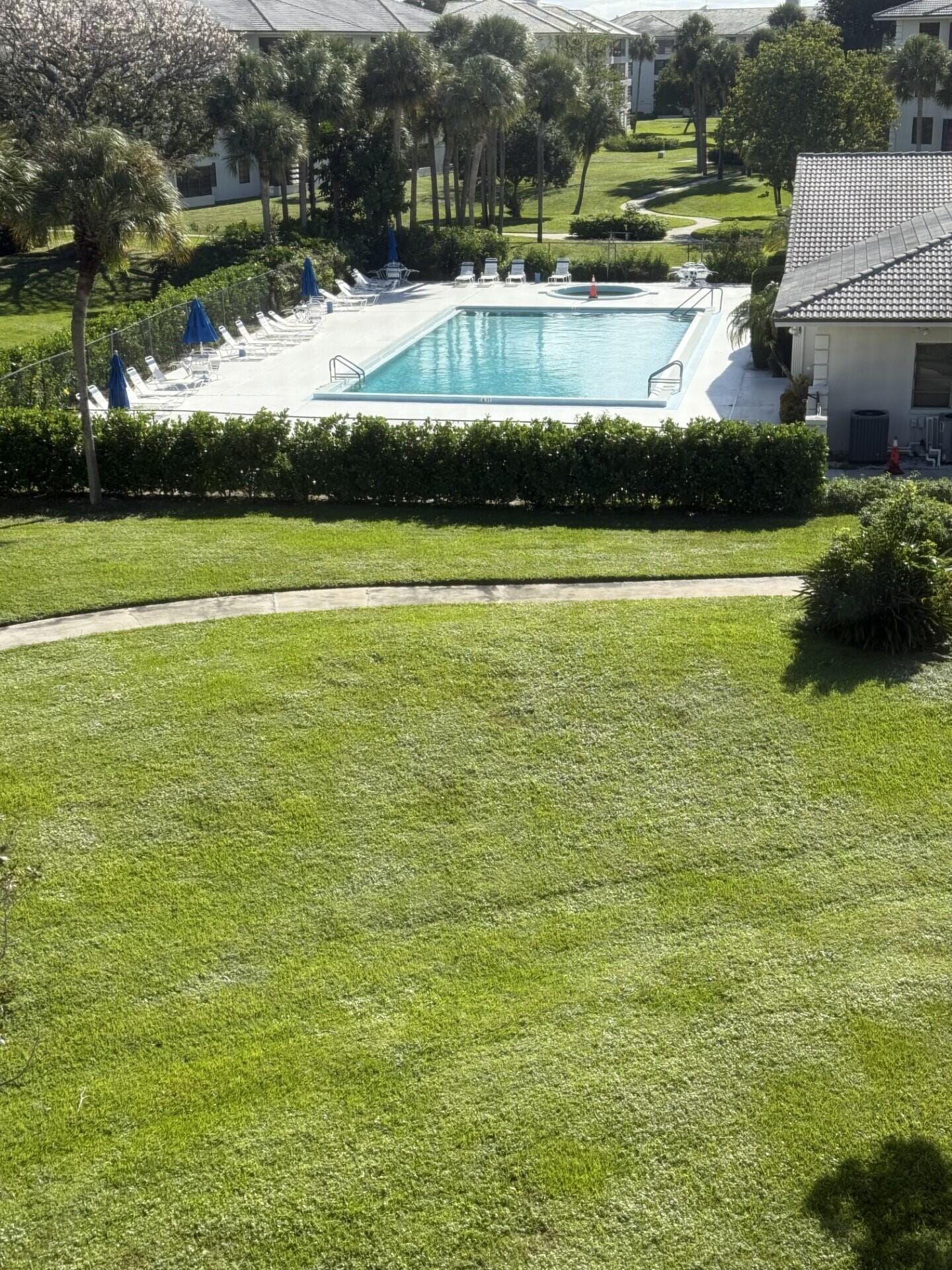3710 Whitehall Drive 401, West Palm Beach, FL 33401 photo 4
