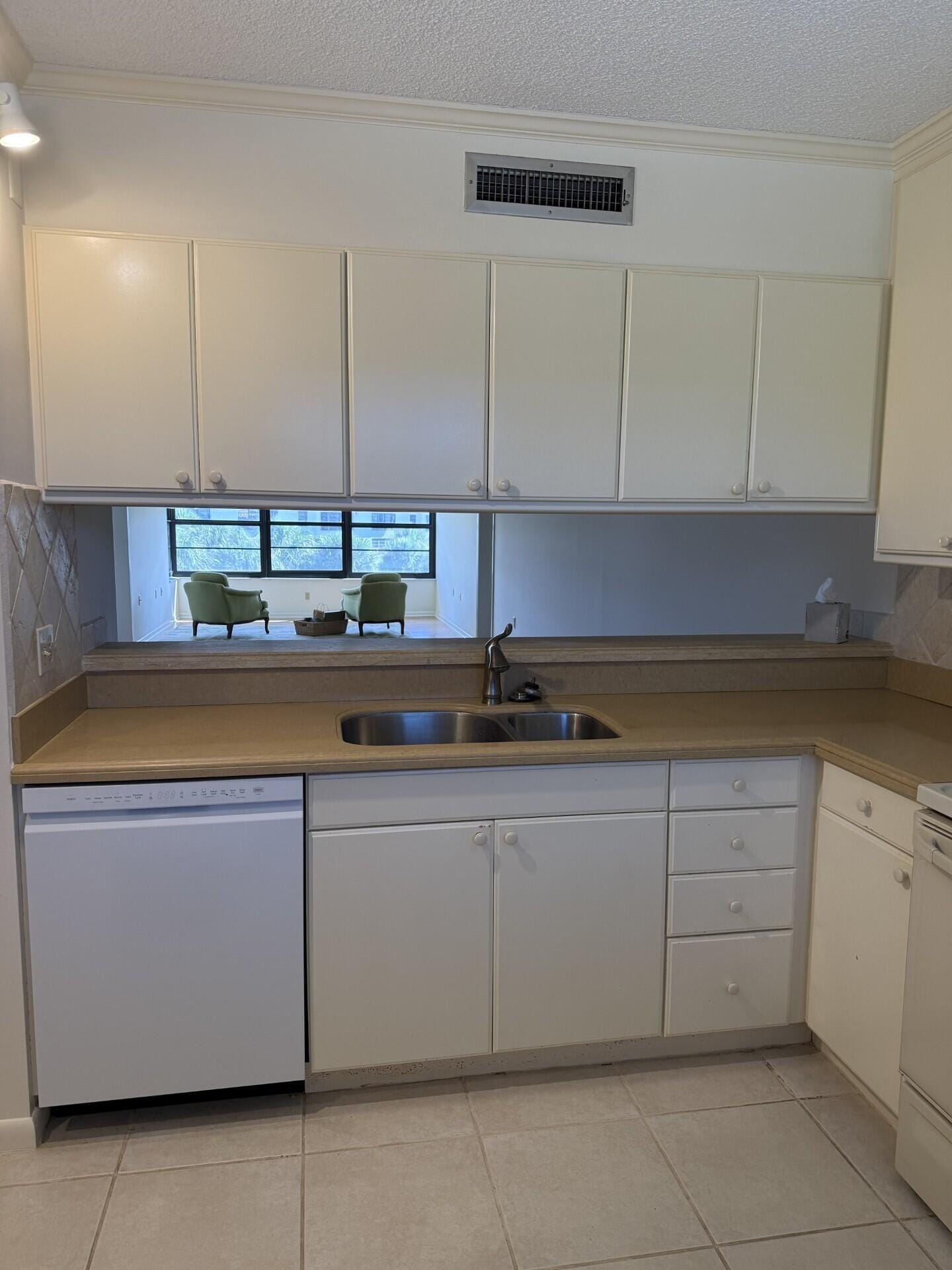 3710 Whitehall Drive 401, West Palm Beach, FL 33401 photo 8