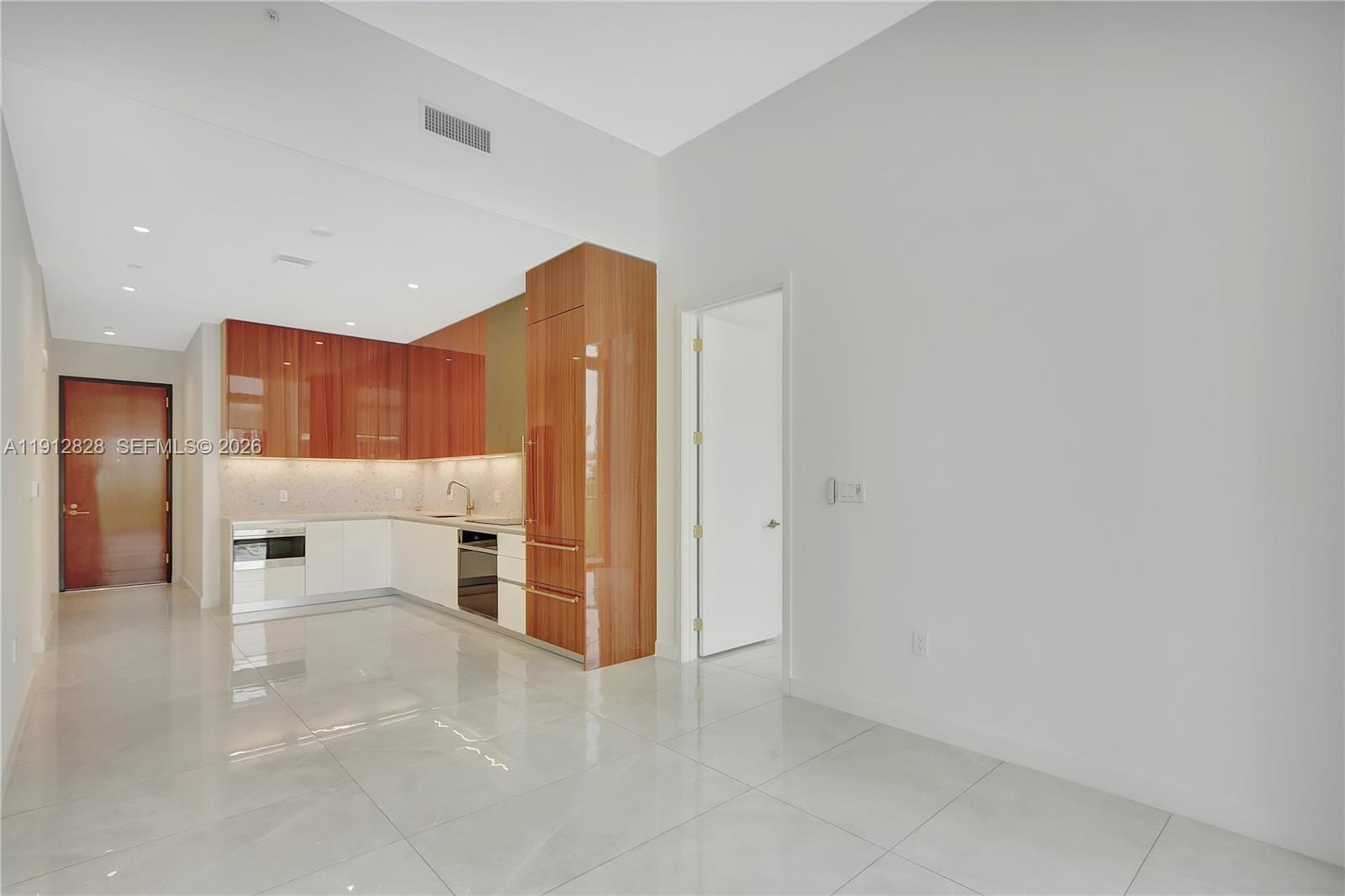 2655 S Bayshore Drive 405 — photo 11